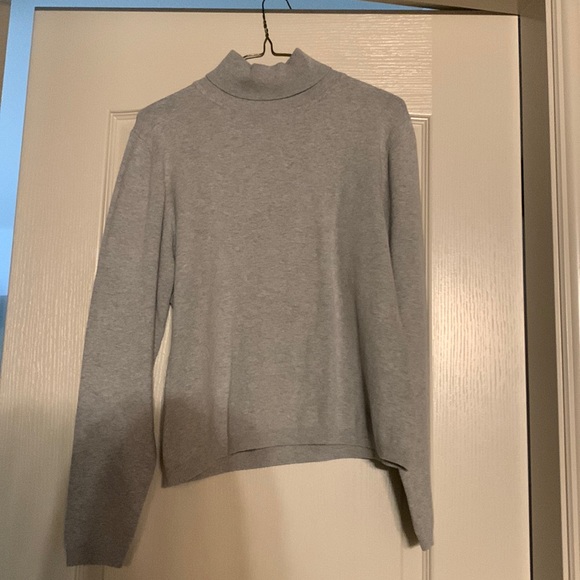 Large grey turtleneck. Great condition barely worn - Picture 1 of 2